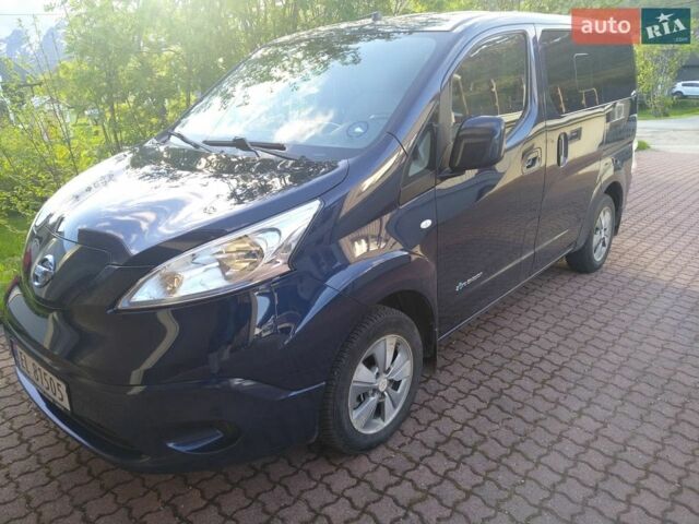 Синий Ниссан e-NV200, объемом двигателя 0 л и пробегом 92 тыс. км за 11300 $, фото 1 на Automoto.ua