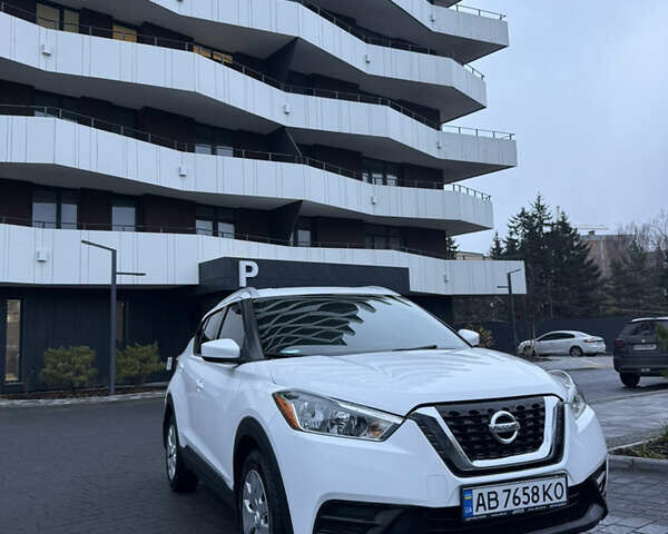 Белый Ниссан Kicks, объемом двигателя 1.6 л и пробегом 90 тыс. км за 13700 $, фото 1 на Automoto.ua