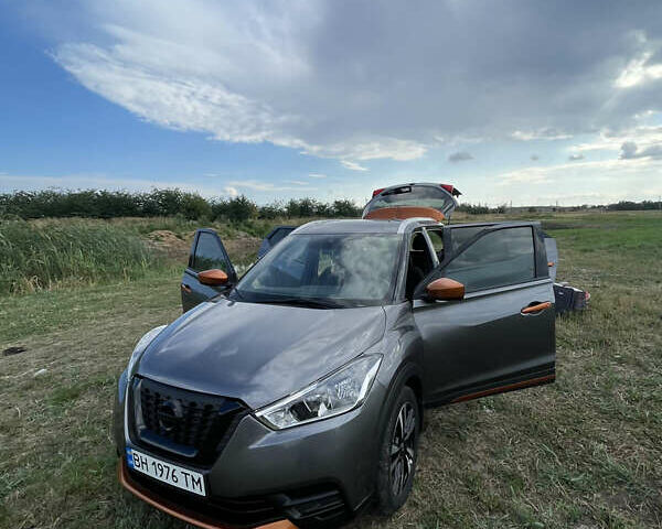 Серый Ниссан Kicks, объемом двигателя 1.6 л и пробегом 90 тыс. км за 15500 $, фото 1 на Automoto.ua