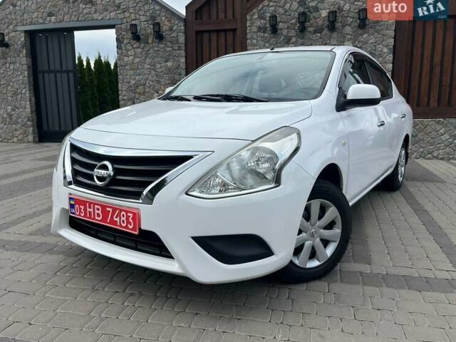 Белый Ниссан Latio, объемом двигателя 1.2 л и пробегом 68 тыс. км за 7500 $, фото 1 на Automoto.ua