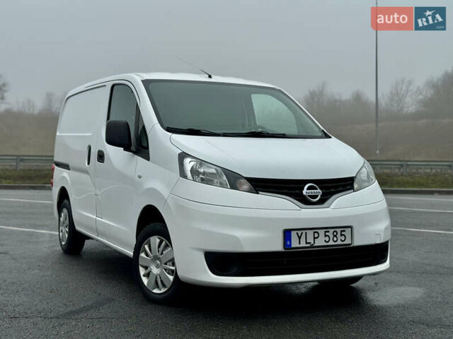 Белый Ниссан NV200, объемом двигателя 1.5 л и пробегом 129 тыс. км за 10650 $, фото 1 на Automoto.ua