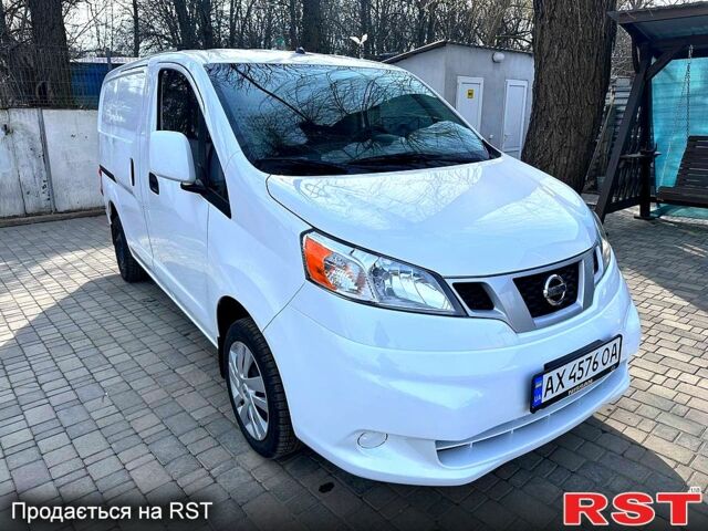 Белый Ниссан NV200, объемом двигателя 2 л и пробегом 11 тыс. км за 14000 $, фото 1 на Automoto.ua