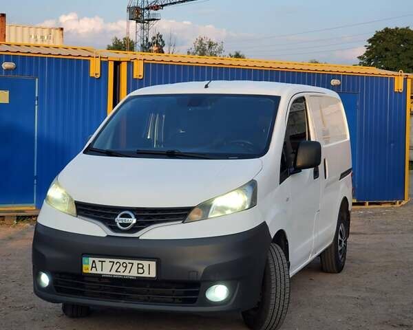 Белый Ниссан NV200, объемом двигателя 1.5 л и пробегом 200 тыс. км за 6599 $, фото 1 на Automoto.ua