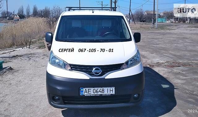 Белый Ниссан NV200, объемом двигателя 1.5 л и пробегом 175 тыс. км за 8000 $, фото 1 на Automoto.ua