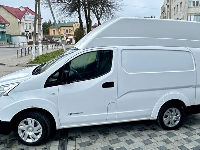 Белый Ниссан NV200, объемом двигателя 0 л и пробегом 40 тыс. км за 12700 $, фото 1 на Automoto.ua
