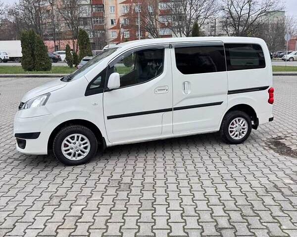 Белый Ниссан NV200, объемом двигателя 1.5 л и пробегом 210 тыс. км за 13000 $, фото 1 на Automoto.ua