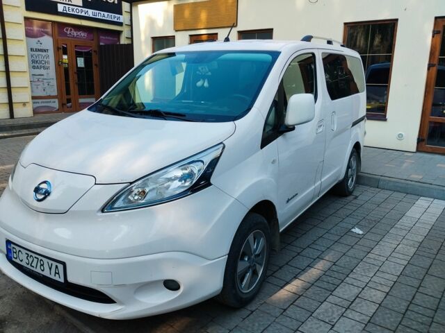 Белый Ниссан NV200, объемом двигателя 0 л и пробегом 115 тыс. км за 13500 $, фото 1 на Automoto.ua