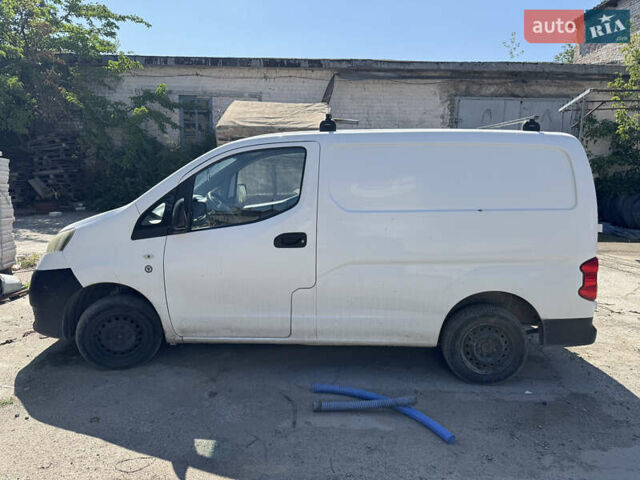 Белый Ниссан NV200, объемом двигателя 1.5 л и пробегом 295 тыс. км за 6800 $, фото 1 на Automoto.ua