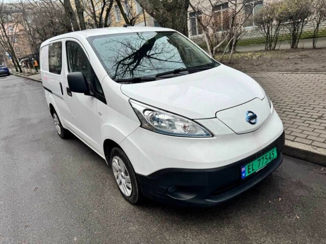 Белый Ниссан NV200, объемом двигателя 0 л и пробегом 110 тыс. км за 8400 $, фото 1 на Automoto.ua
