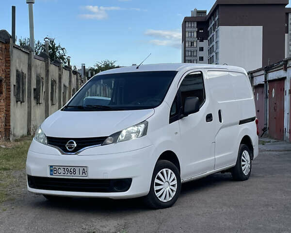 Белый Ниссан NV200, объемом двигателя 1.5 л и пробегом 126 тыс. км за 8500 $, фото 1 на Automoto.ua