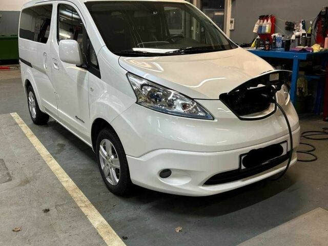 Белый Ниссан NV200, объемом двигателя 0 л и пробегом 71 тыс. км за 16500 $, фото 1 на Automoto.ua