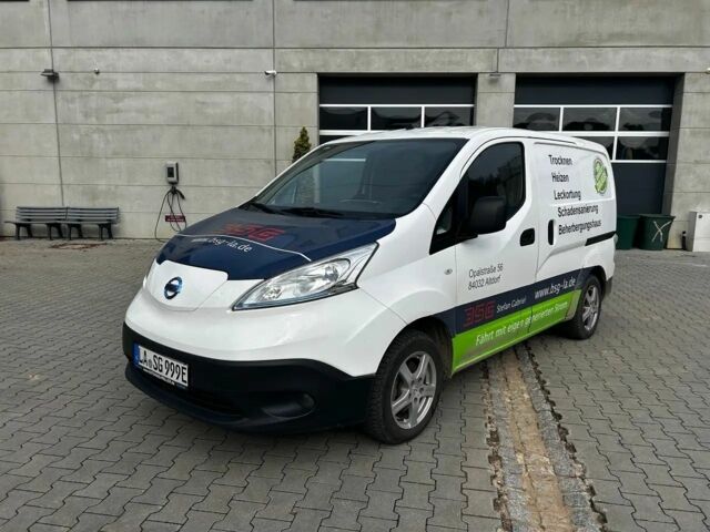 Белый Ниссан NV200, объемом двигателя 0 л и пробегом 120 тыс. км за 10200 $, фото 1 на Automoto.ua