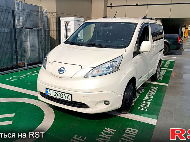 Белый Ниссан NV200, объемом двигателя 0 л и пробегом 146 тыс. км за 10500 $, фото 1 на Automoto.ua