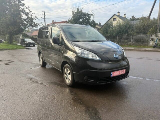 Черный Ниссан NV200, объемом двигателя 0 л и пробегом 135 тыс. км за 9500 $, фото 1 на Automoto.ua