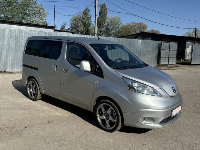 Серый Ниссан NV200, объемом двигателя 0 л и пробегом 115 тыс. км за 8990 $, фото 1 на Automoto.ua