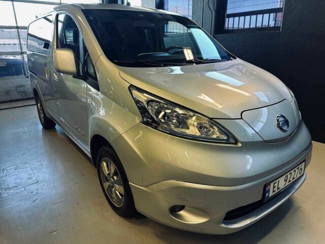 Сірий Ніссан NV200, об'ємом двигуна 0 л та пробігом 117 тис. км за 11903 $, фото 1 на Automoto.ua