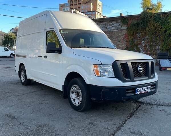 Білий Ніссан NV2500, об'ємом двигуна 3.95 л та пробігом 112 тис. км за 12200 $, фото 1 на Automoto.ua