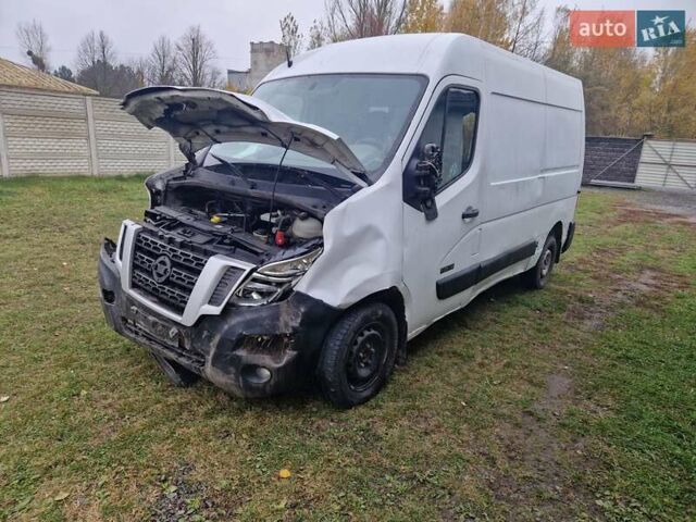 Белый Ниссан NV400, объемом двигателя 2.3 л и пробегом 325 тыс. км за 5900 $, фото 1 на Automoto.ua