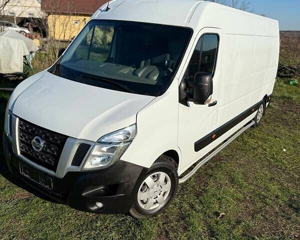 Белый Ниссан NV400, объемом двигателя 2.3 л и пробегом 208 тыс. км за 20777 $, фото 1 на Automoto.ua