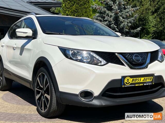 Белый Ниссан Rogue Sport, объемом двигателя 2 л и пробегом 80 тыс. км за 15999 $, фото 1 на Automoto.ua