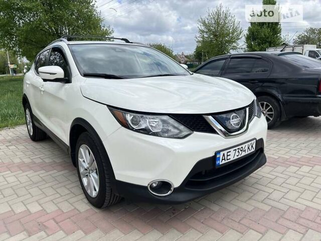 Білий Ніссан Rogue Sport, об'ємом двигуна 2 л та пробігом 82 тис. км за 17500 $, фото 1 на Automoto.ua