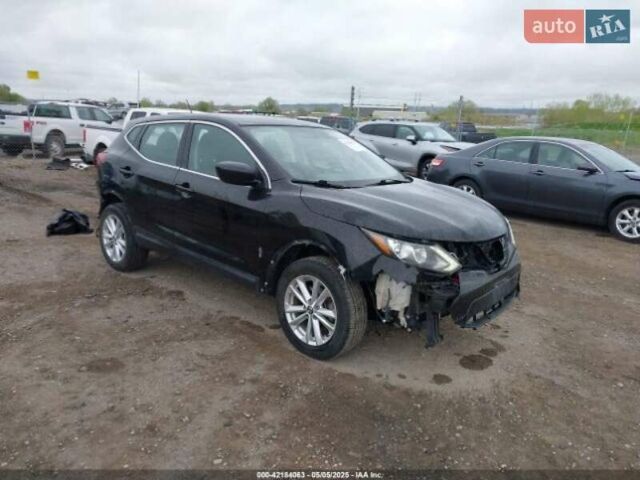 Чорний Ніссан Rogue Sport, об'ємом двигуна 2 л та пробігом 100 тис. км за 13799 $, фото 1 на Automoto.ua