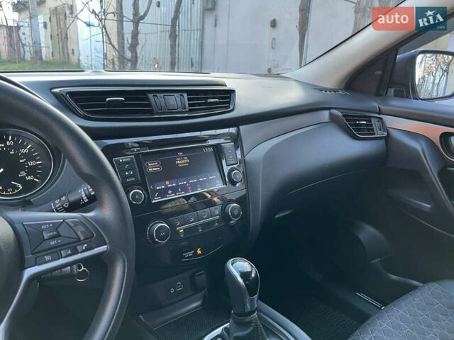 Красный Ниссан Rogue Sport, объемом двигателя 2 л и пробегом 117 тыс. км за 14500 $, фото 1 на Automoto.ua