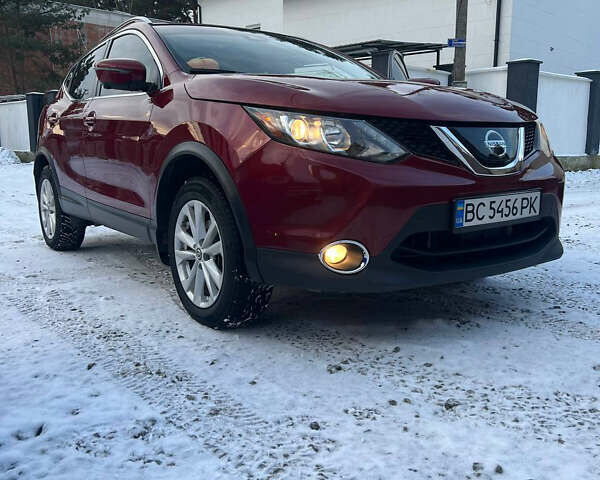 Красный Ниссан Rogue Sport, объемом двигателя 2 л и пробегом 90 тыс. км за 16000 $, фото 1 на Automoto.ua