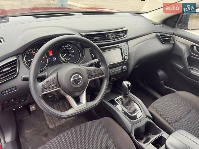 Червоний Ніссан Rogue Sport, об'ємом двигуна 2 л та пробігом 82 тис. км за 16500 $, фото 1 на Automoto.ua