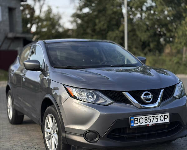 Серый Ниссан Rogue Sport, объемом двигателя 2 л и пробегом 214 тыс. км за 12000 $, фото 1 на Automoto.ua