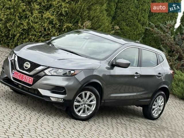 Серый Ниссан Rogue Sport, объемом двигателя 2 л и пробегом 93 тыс. км за 15300 $, фото 1 на Automoto.ua