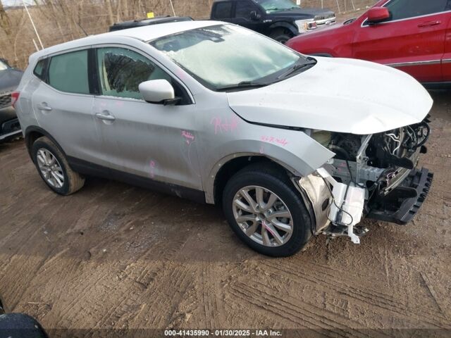 Серый Ниссан Rogue Sport, объемом двигателя 2 л и пробегом 128 тыс. км за 10800 $, фото 1 на Automoto.ua