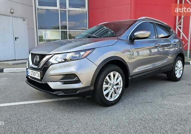 Серый Ниссан Rogue Sport, объемом двигателя 2 л и пробегом 99 тыс. км за 15999 $, фото 1 на Automoto.ua