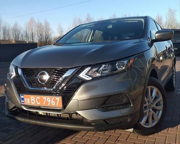 Серый Ниссан Rogue Sport, объемом двигателя 2 л и пробегом 99 тыс. км за 14950 $, фото 1 на Automoto.ua