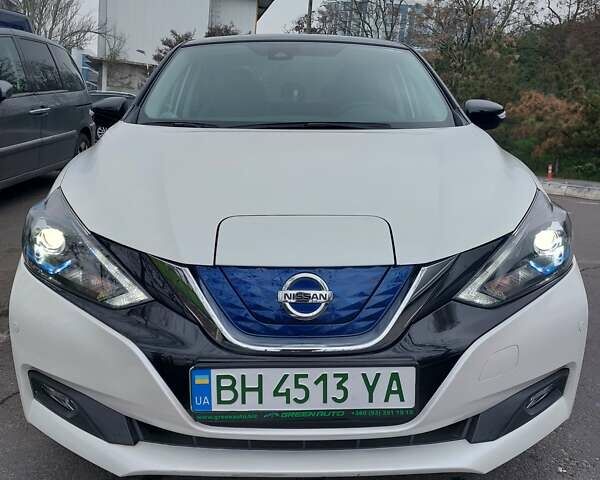 Белый Ниссан Sylphy, объемом двигателя 0 л и пробегом 49 тыс. км за 15499 $, фото 1 на Automoto.ua