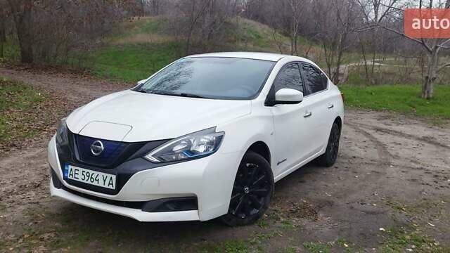 Белый Ниссан Sylphy, объемом двигателя 0 л и пробегом 95 тыс. км за 11500 $, фото 1 на Automoto.ua
