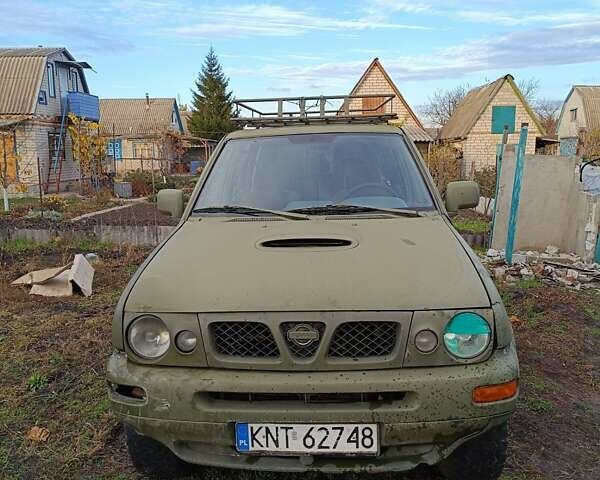 Зеленый Ниссан Terrano II, объемом двигателя 2.7 л и пробегом 327 тыс. км за 2400 $, фото 1 на Automoto.ua