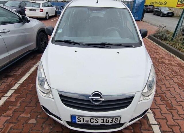 Белый Опель Агила, объемом двигателя 0 л и пробегом 100 тыс. км за 3500 $, фото 1 на Automoto.ua