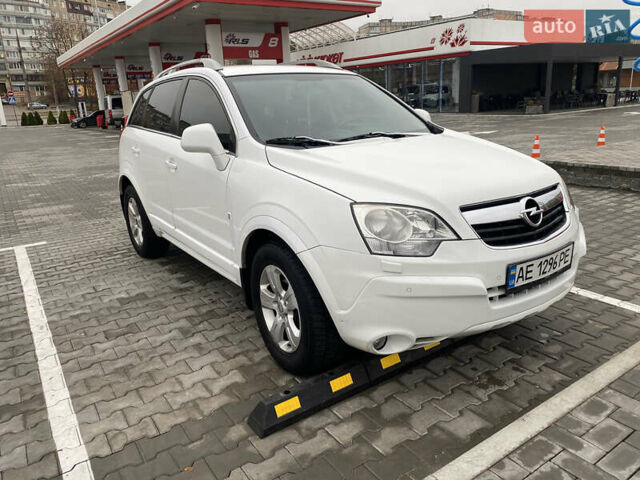 Белый Опель Антара, объемом двигателя 2 л и пробегом 251 тыс. км за 8650 $, фото 1 на Automoto.ua