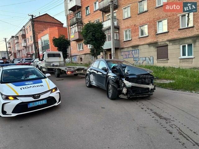 Сірий Опель Антара, об'ємом двигуна 2 л та пробігом 111 тис. км за 7865 $, фото 1 на Automoto.ua
