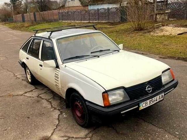 Білий Опель Аскона, об'ємом двигуна 1.8 л та пробігом 185 тис. км за 604 $, фото 1 на Automoto.ua