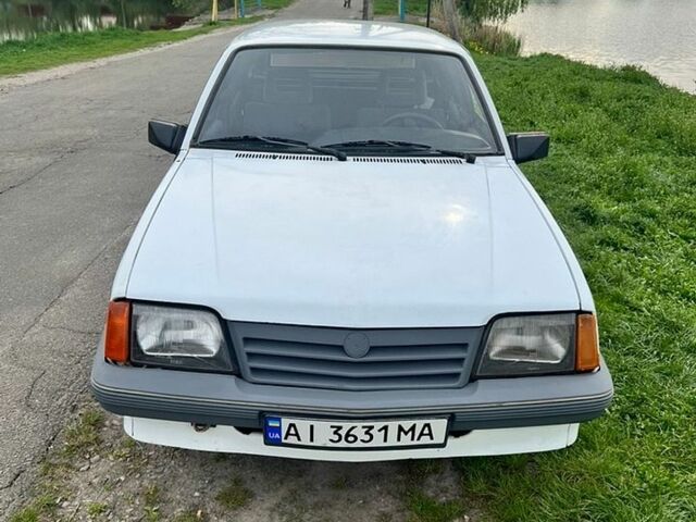 Білий Опель Аскона, об'ємом двигуна 1.6 л та пробігом 250 тис. км за 1200 $, фото 1 на Automoto.ua