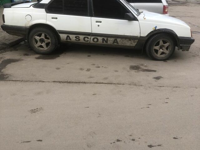 Белый Опель Аскона, объемом двигателя 1.6 л и пробегом 650 тыс. км за 1000 $, фото 1 на Automoto.ua