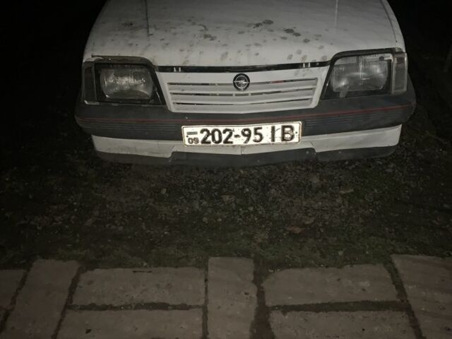 Белый Опель Аскона, объемом двигателя 0 л и пробегом 100 тыс. км за 403 $, фото 1 на Automoto.ua