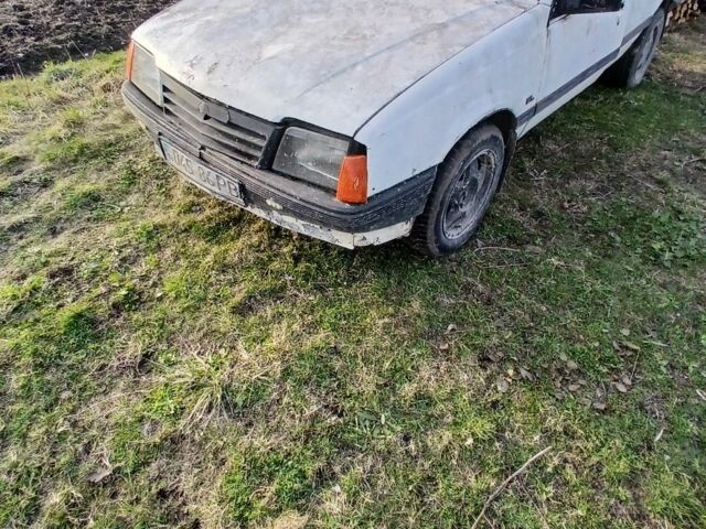 Белый Опель Аскона, объемом двигателя 0 л и пробегом 350 тыс. км за 5000 $, фото 1 на Automoto.ua