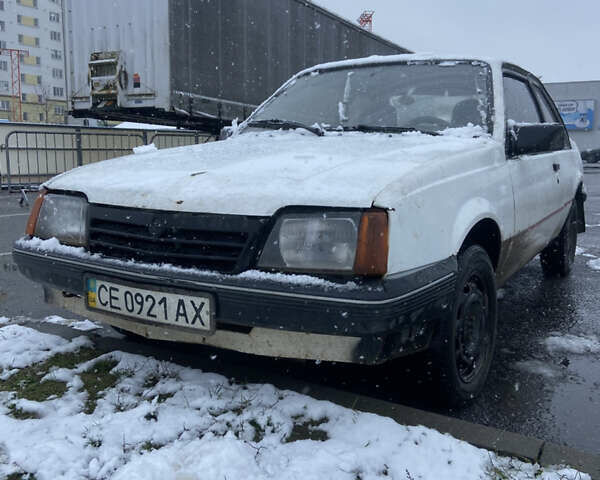 Белый Опель Аскона, объемом двигателя 1.6 л и пробегом 200 тыс. км за 299 $, фото 1 на Automoto.ua