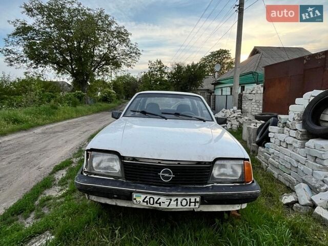 Белый Опель Аскона, объемом двигателя 1.8 л и пробегом 365 тыс. км за 316 $, фото 1 на Automoto.ua