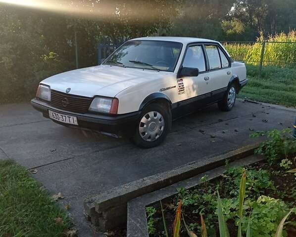 Білий Опель Аскона, об'ємом двигуна 1.6 л та пробігом 165 тис. км за 750 $, фото 1 на Automoto.ua