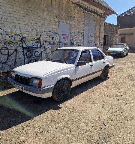 Білий Опель Аскона, об'ємом двигуна 1.6 л та пробігом 400 тис. км за 1100 $, фото 1 на Automoto.ua