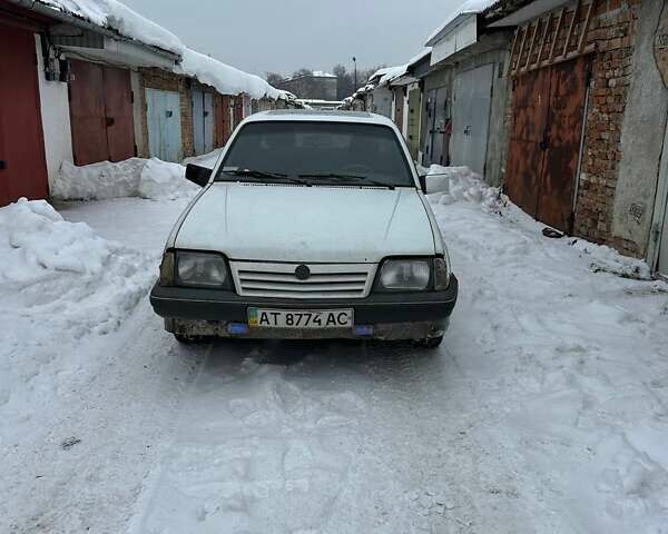 Белый Опель Аскона, объемом двигателя 1.8 л и пробегом 300 тыс. км за 1200 $, фото 1 на Automoto.ua